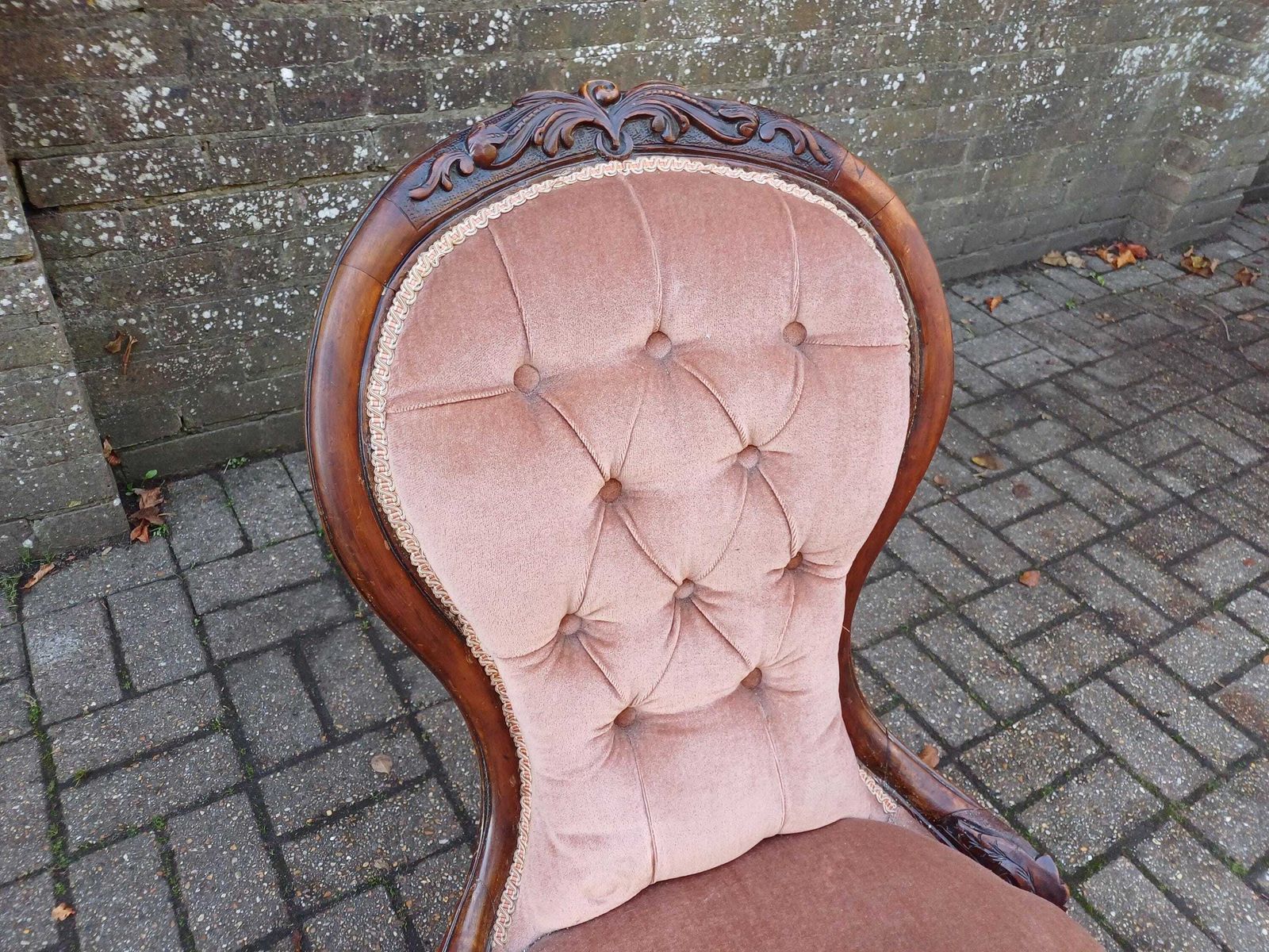 Antique Victorian Spoon Back Chair, Carved Mahogany Nursing Chair Deep Button Velvet Upholstery 19th Century Accent Chair Free Hand Delivery photo vintage