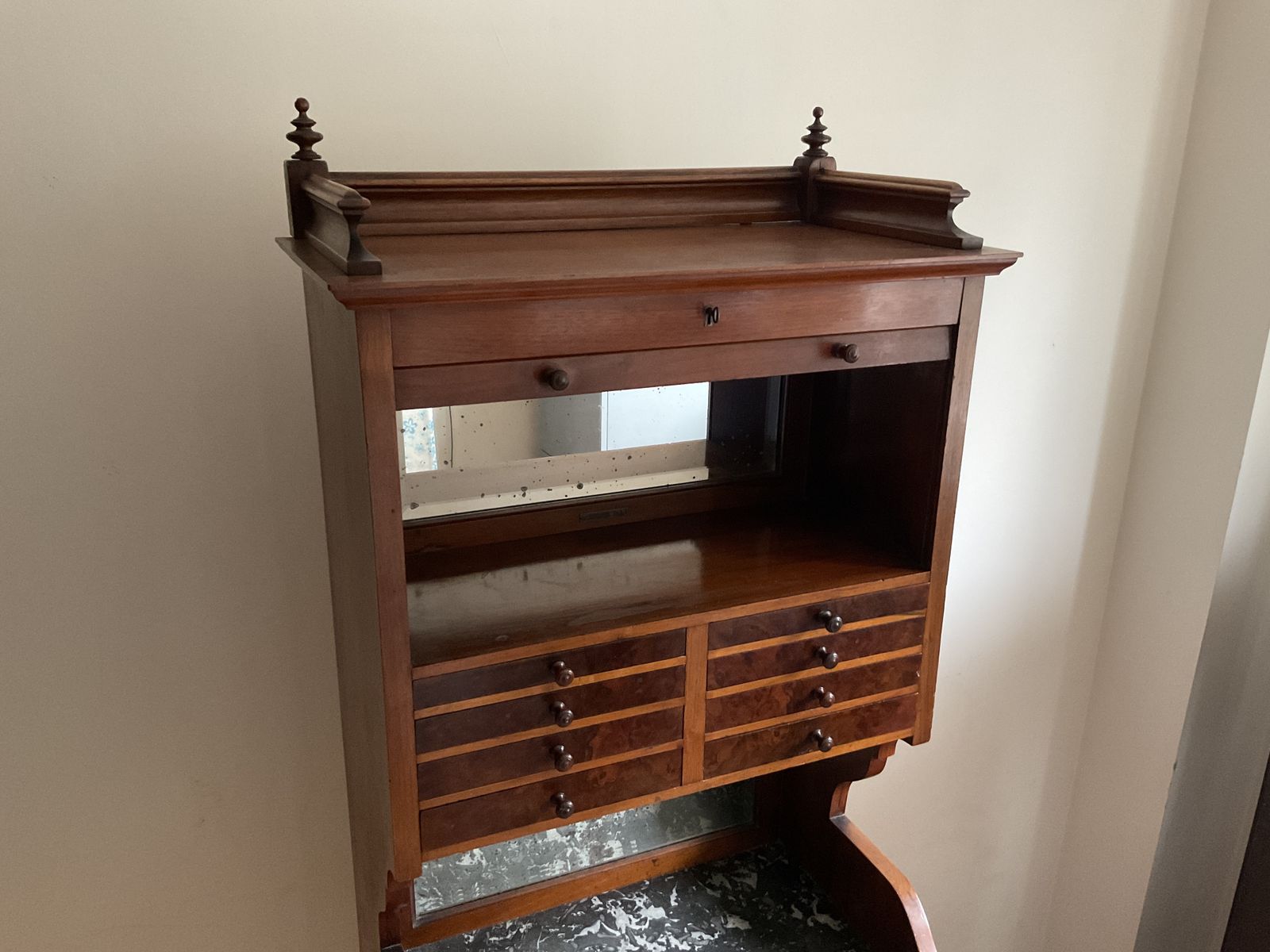 Dental Surgery Cabinet By The Dental Manufacturing Co. Ltd., 1912. photo vinterior