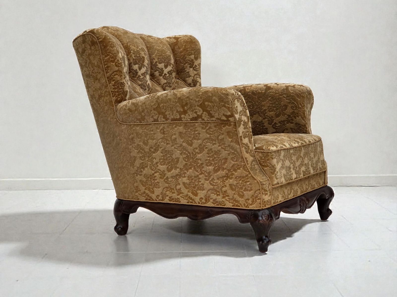 Ca. Jaren 1950, Deense Relax Fauteuil, Meubelvelours, Gesneden Eikenhout.