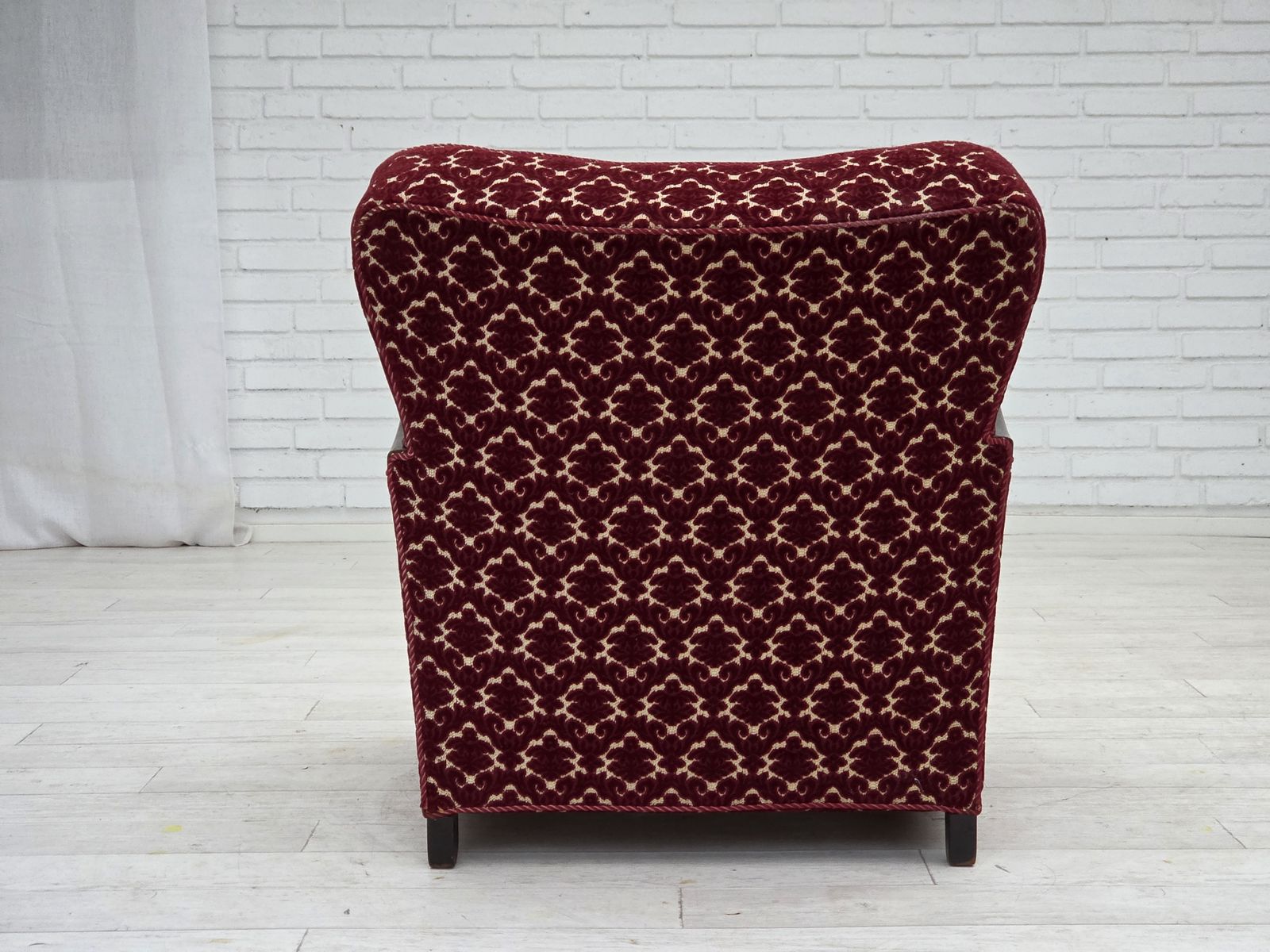 photo vinterior 1960s, Danish Armchair, Cherry Red Furniture Velour, Oak Wood.