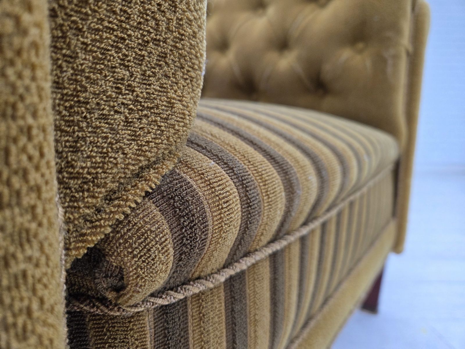 Ca. Jaren 1950, Deense Relaxfauteuil, Groen Meubelwol, Essenhout. photo Meubels