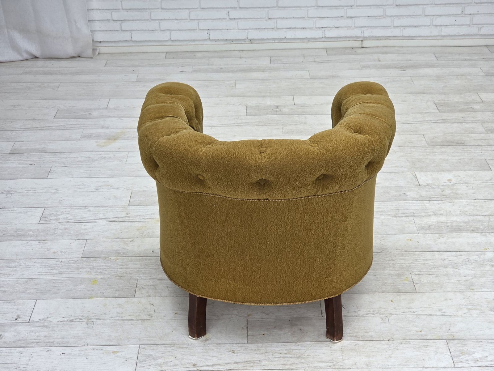 photo furniture Ca. Jaren 1950, Deense Relaxfauteuil, Groen Meubelwol, Essenhout.