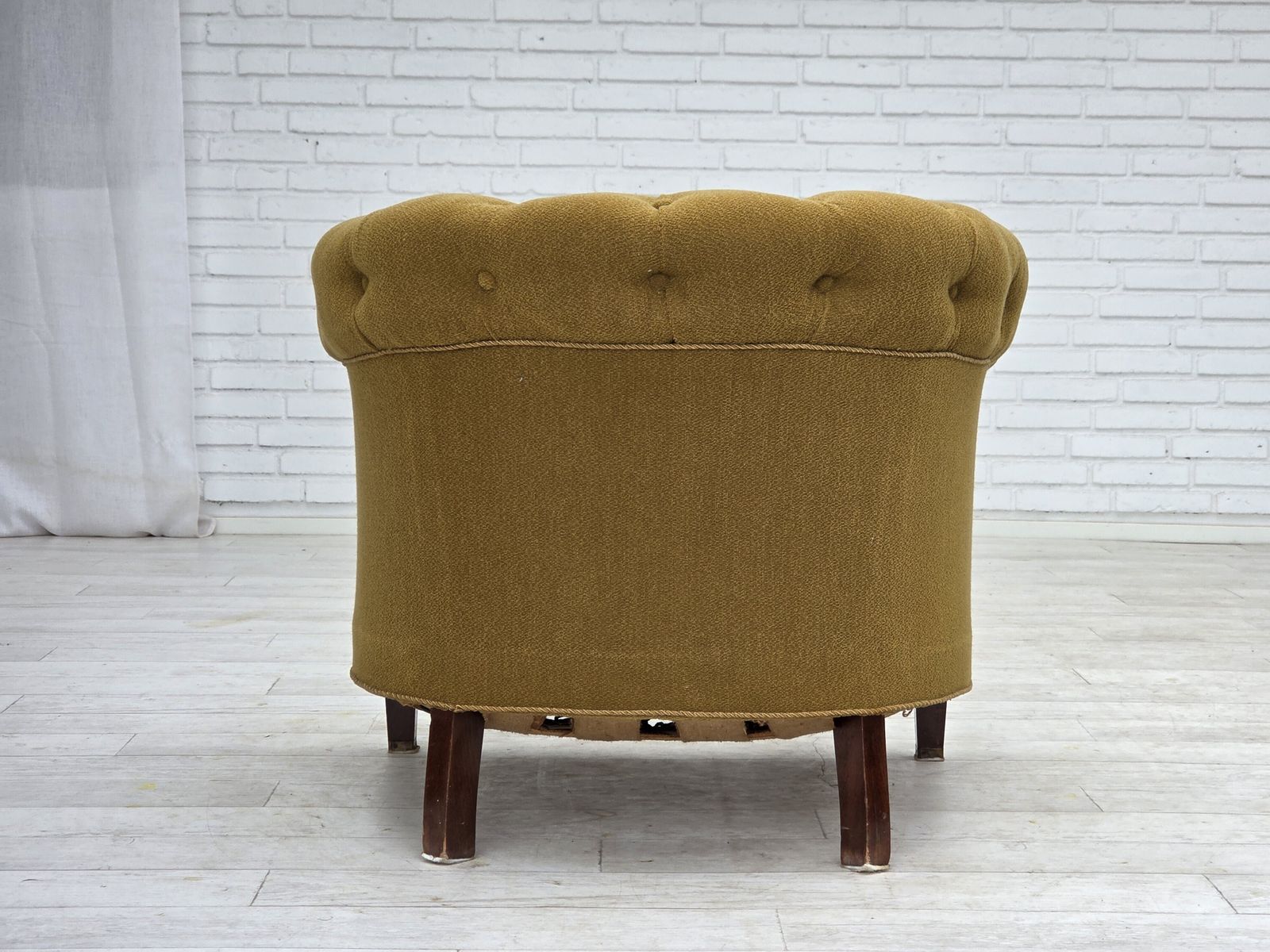 photo buy Ca. Jaren 1950, Deense Relaxfauteuil, Groen Meubelwol, Essenhout.