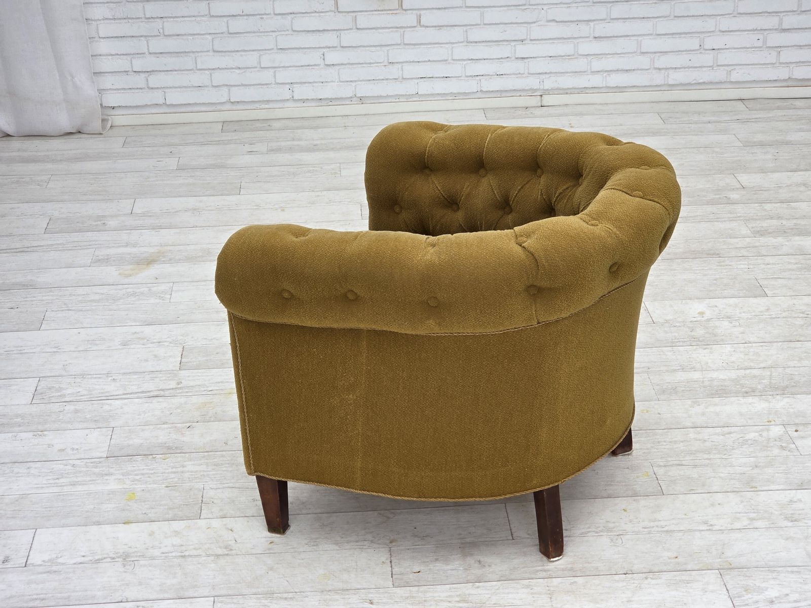 photo vintage Ca. Jaren 1950, Deense Relaxfauteuil, Groen Meubelwol, Essenhout.
