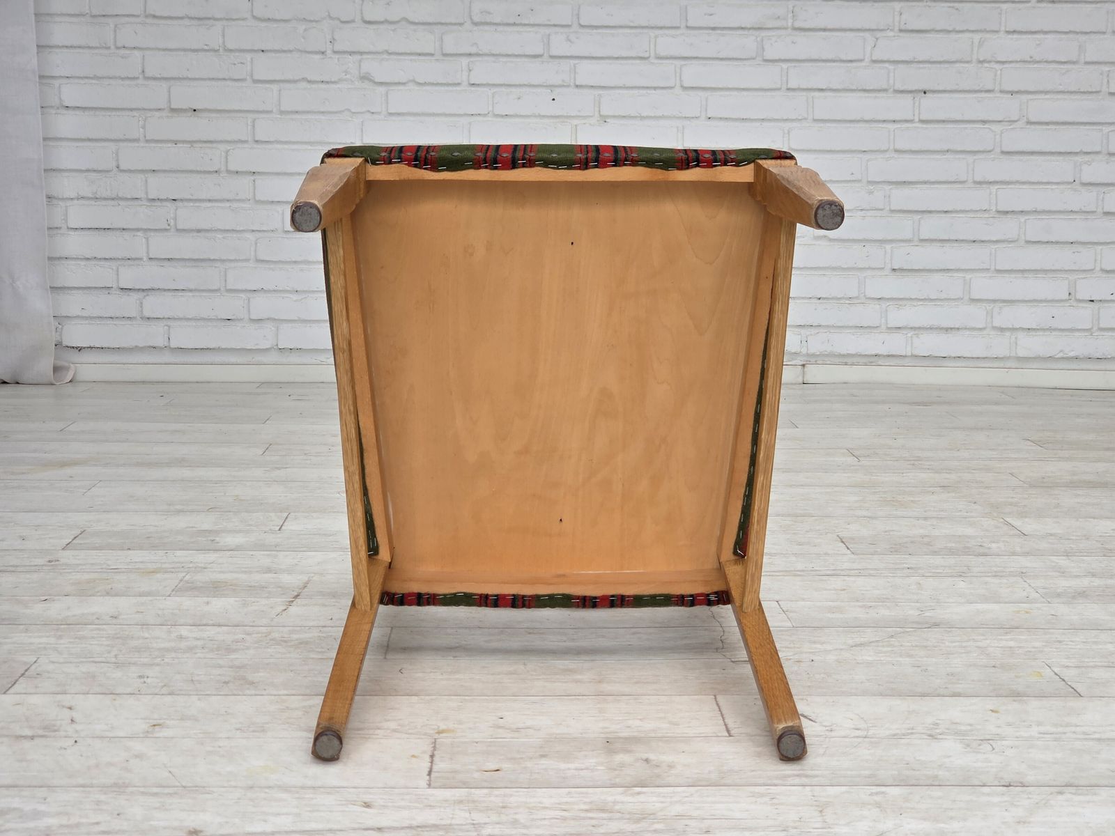 photo vintage 1970s, Set Of 2 Danish Dining Chairs, Furniture Wool, Solid Oak Wood.