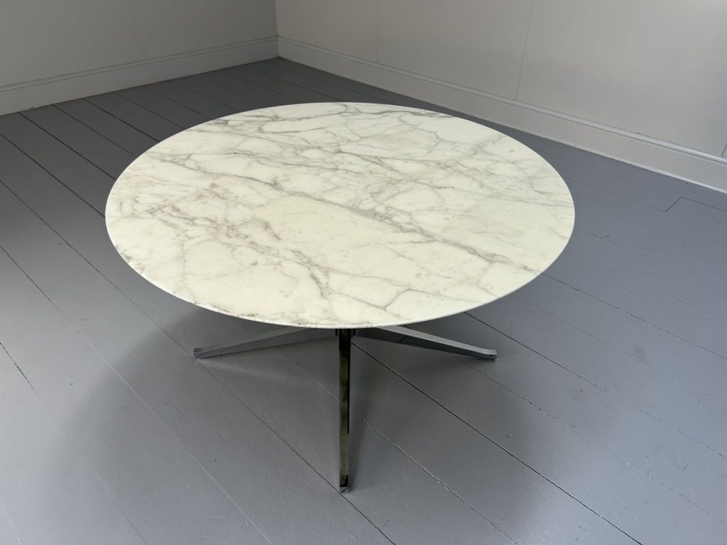 Knoll Studio “Florence Knoll” Round Dining Table & 4 “Brno” Armchair Suite – In photo 8900.0