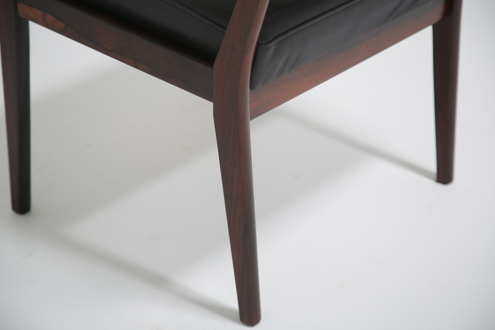 Meubels Vintage Palissander En Zwart Lederen Fauteuil Van Karl Erik Ekselius Voor Joc Vetlanda, Jaren 1960 photo