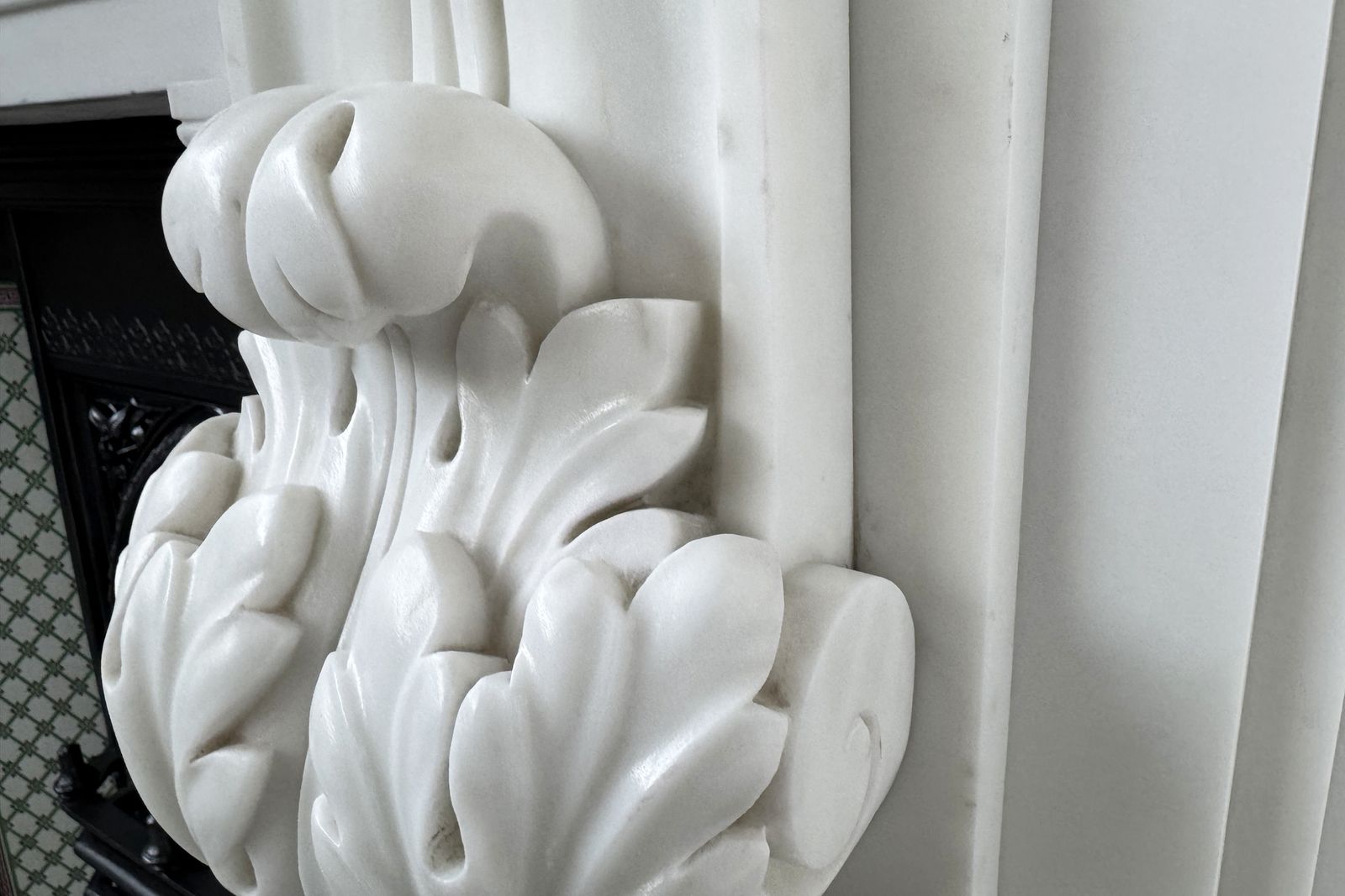photo furniture Substantial Antique William IV Carved Statuary White Marble Fireplace Surround