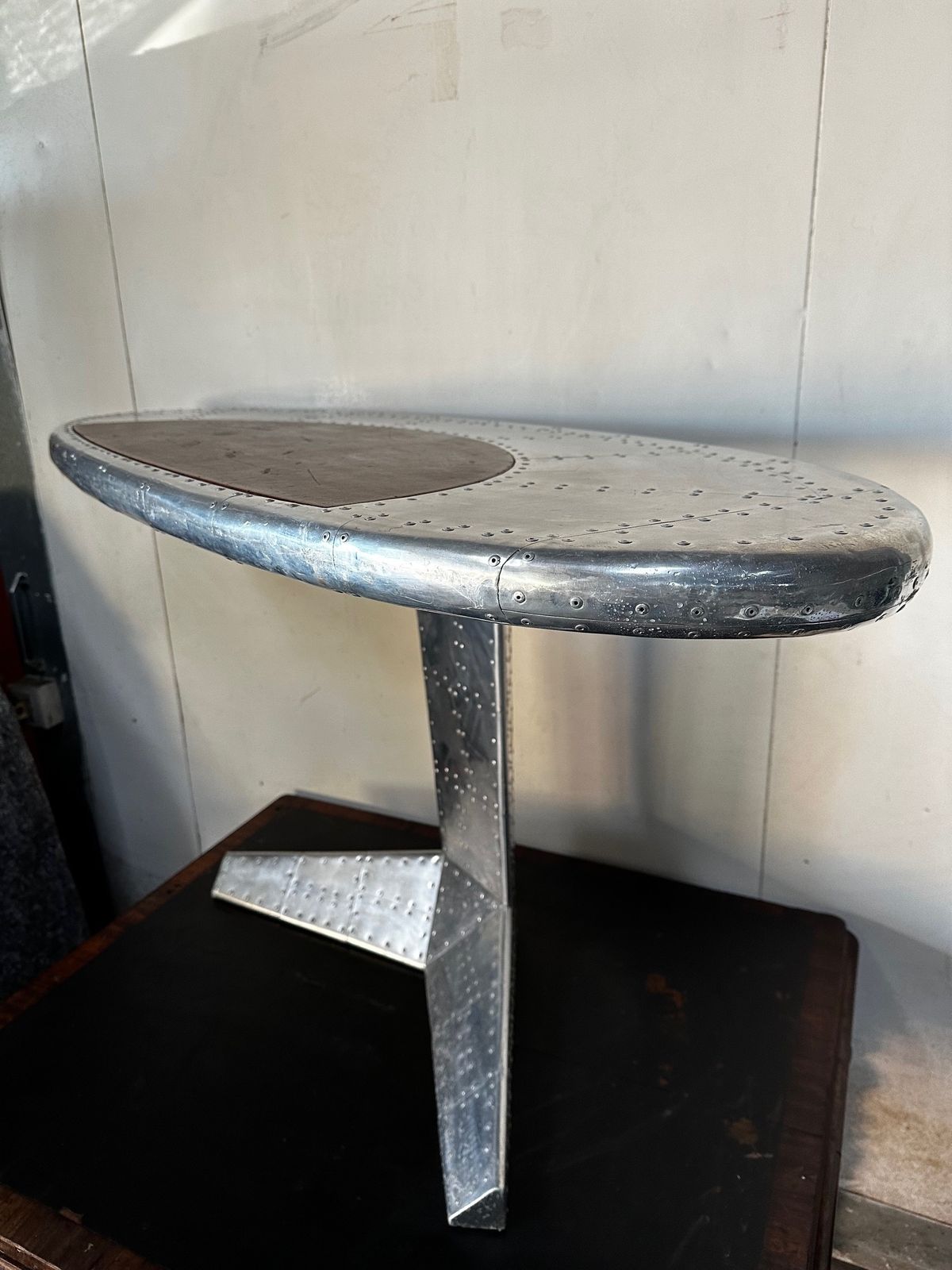 Aviator Retro Hotel Table
