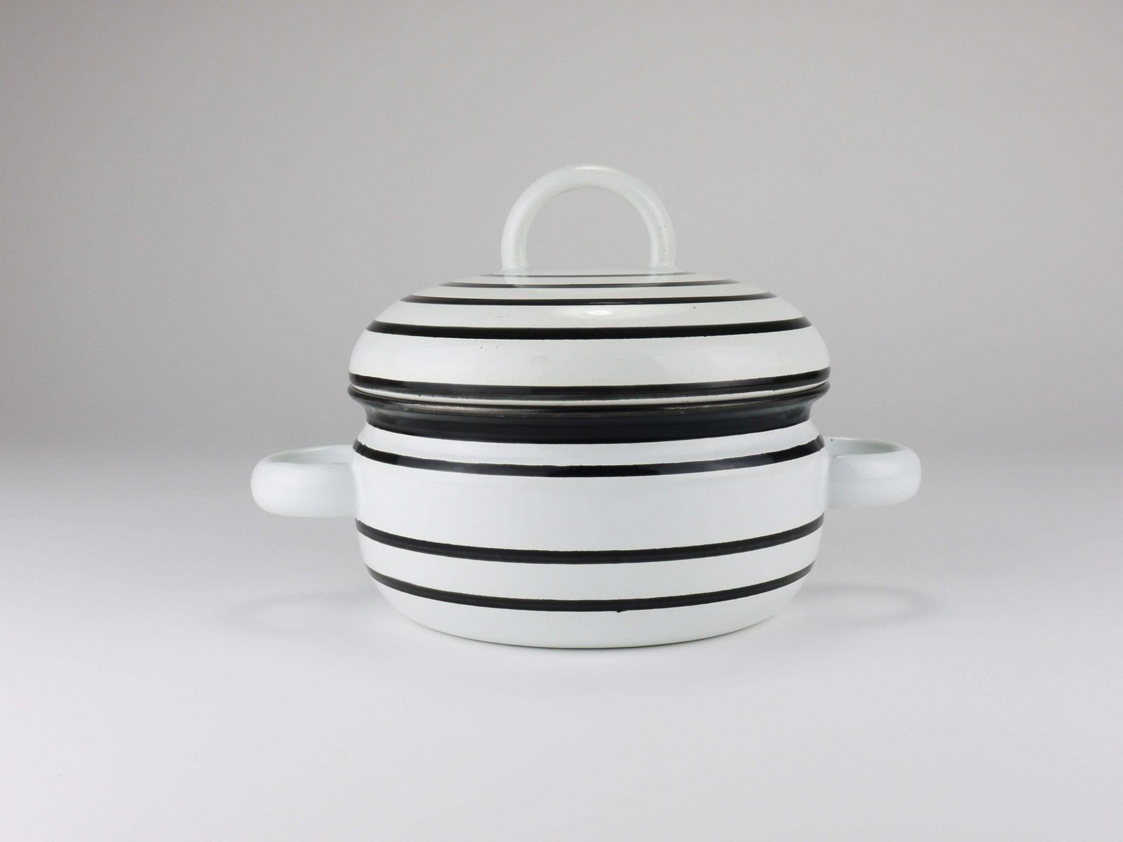 377.0 Carl Aubock III Enameled „Culinar“ Pot With Lid, Ostovics Vienna, Austria, 1970s photo