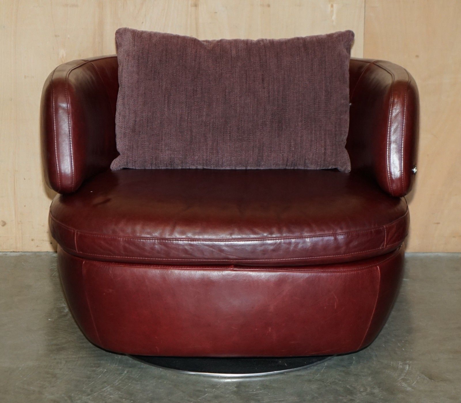 Pair Of Exquisite Bordeaux Leather Natuzzi Swivel Armchairs With Lumbar Cushions photo Furniture
