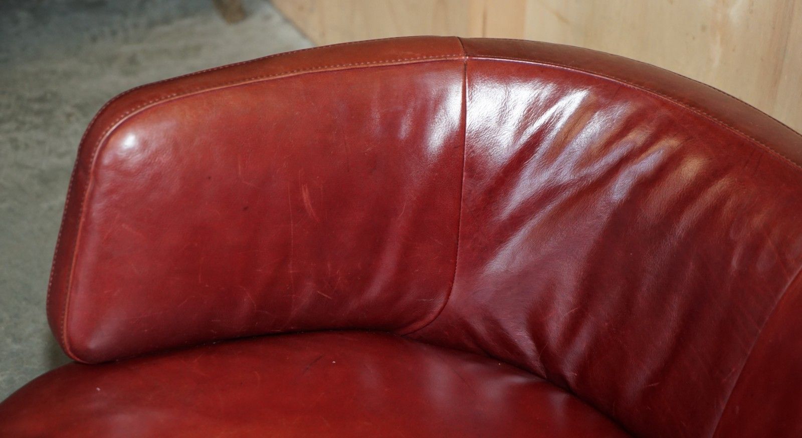 photo furniture Pair Of Exquisite Bordeaux Leather Natuzzi Swivel Armchairs With Lumbar Cushions