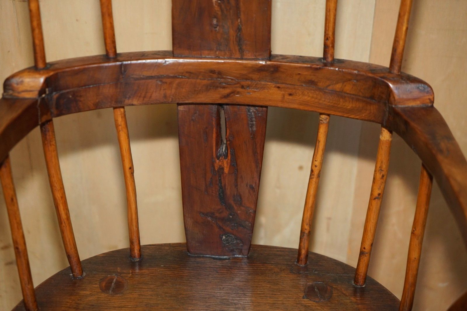 photo vinterior Rare Antique 18th Century Yew & Oak Windsor Armchair Primate Design Stick Back