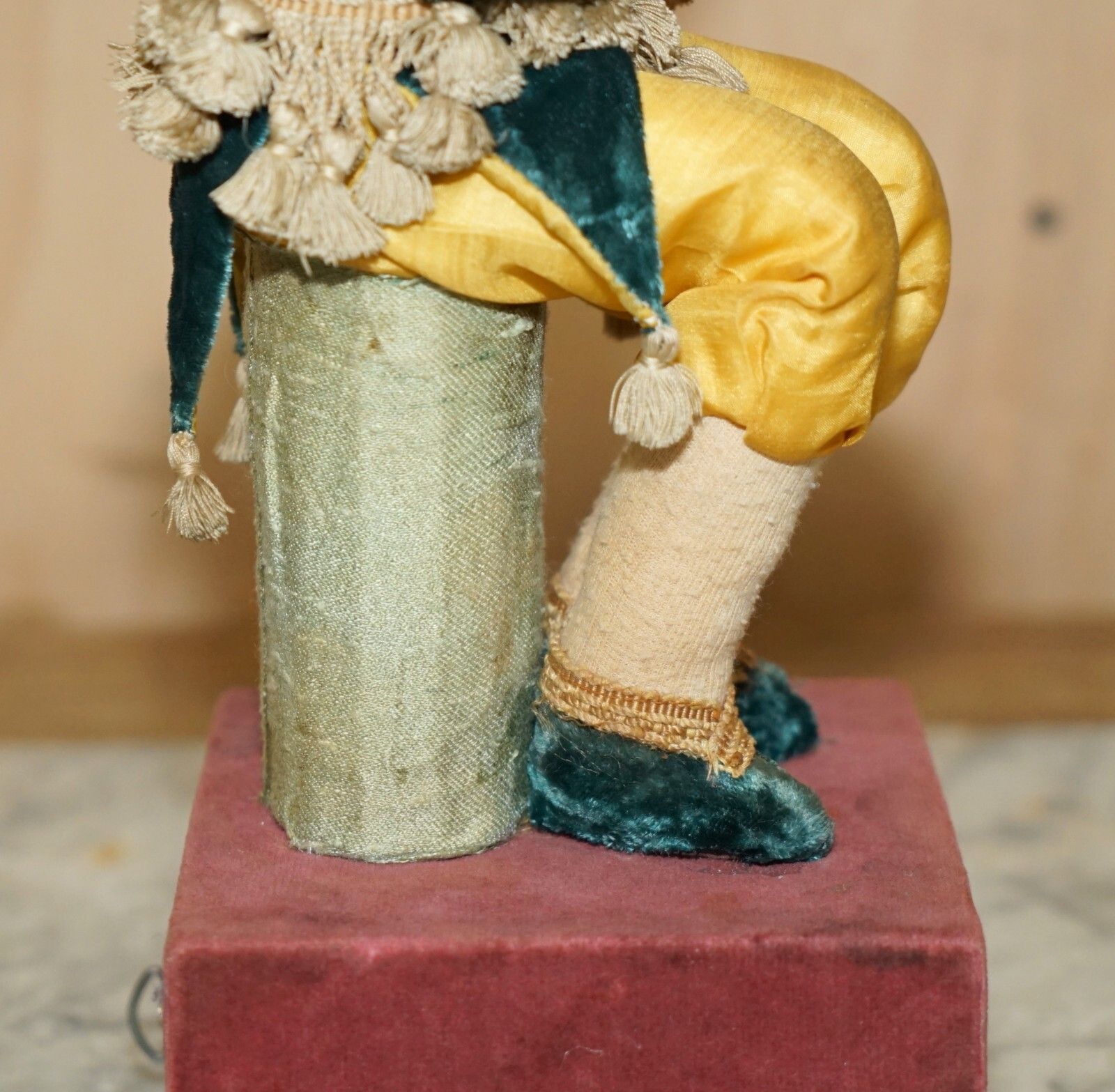 photo vinterior Antique French Hand Made Musical Automaton Jester Clown That Plays Music & Moves