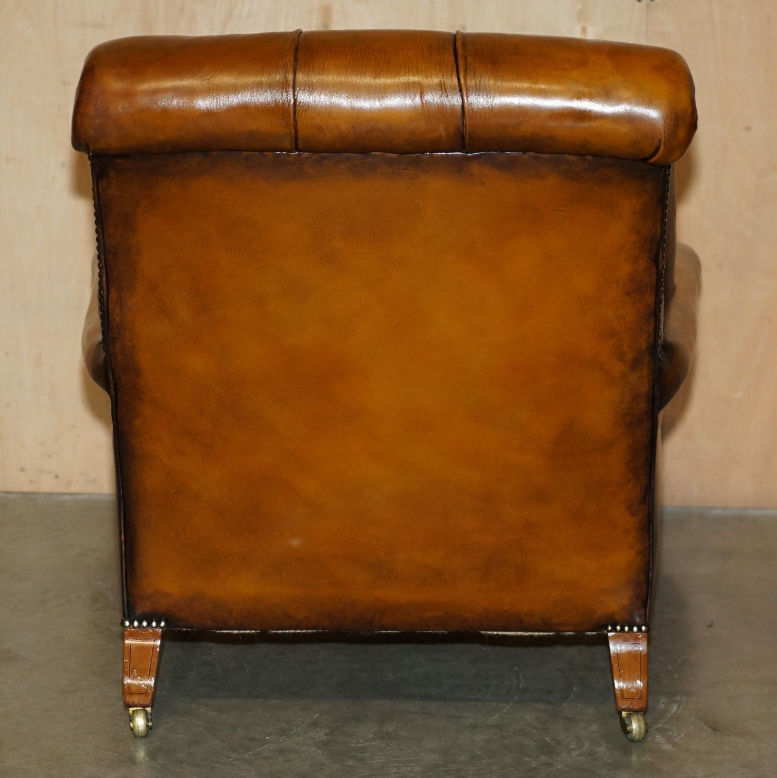 photo vintage Super Rare Howard & Son's Fully Restored Chesterfield Brown Leather Armchair