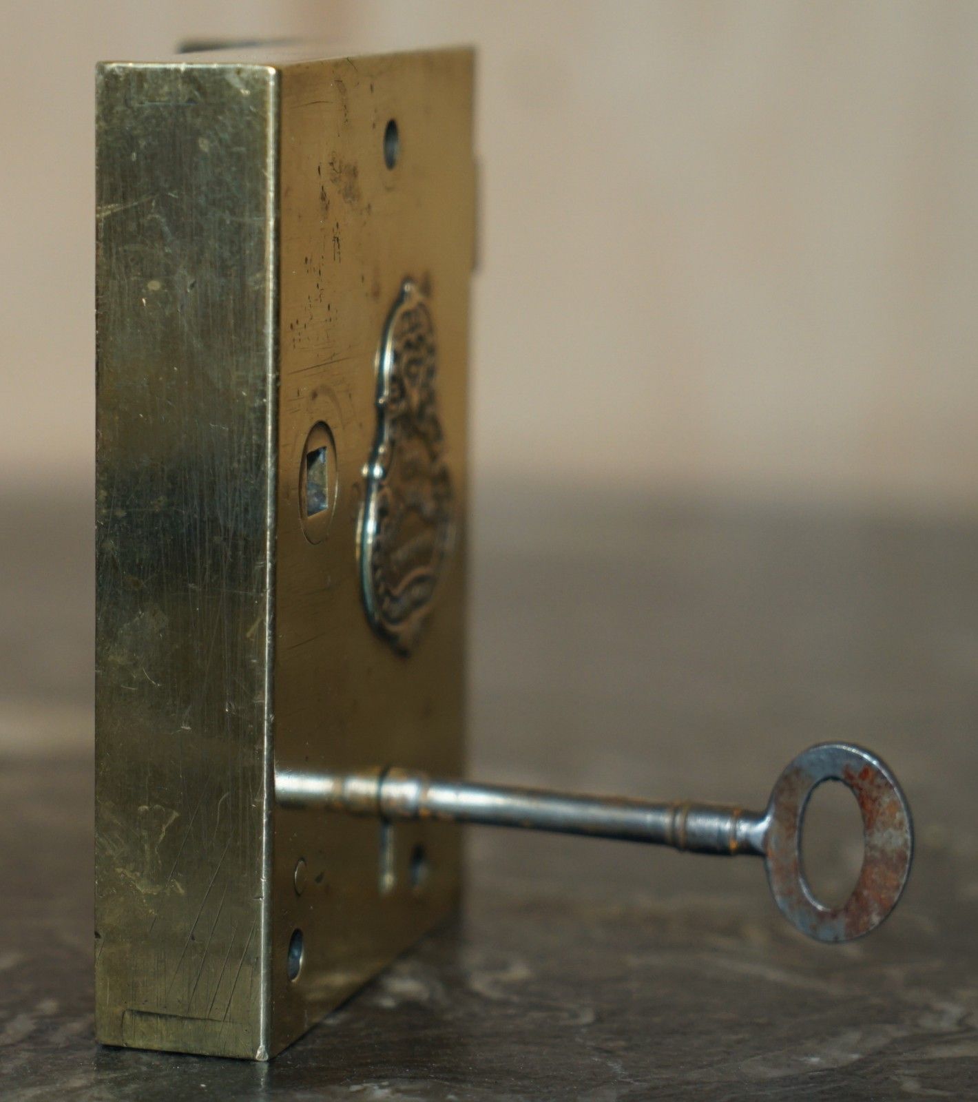 photo furniture Stunning Antique Victorian Restored Brass Chubb And Son's Coat Of Arms Door Lock