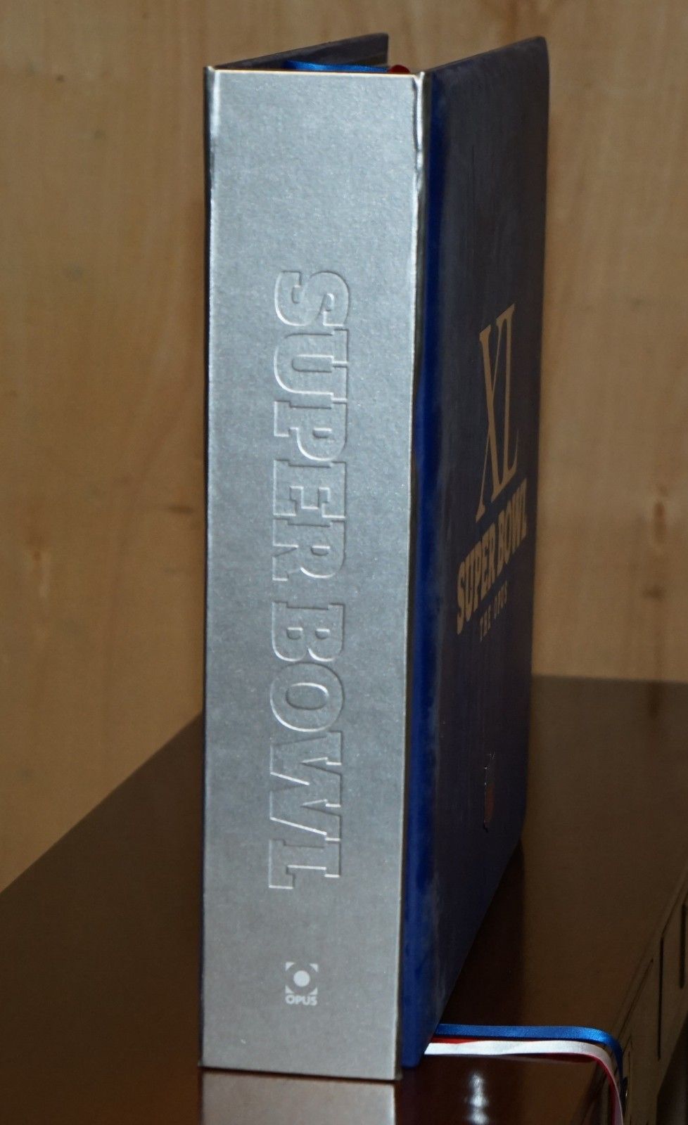 photo vinterior 37kg Ltd Edition 825/20000 Xl Super Bowl The Opus American Nfl Football Book
