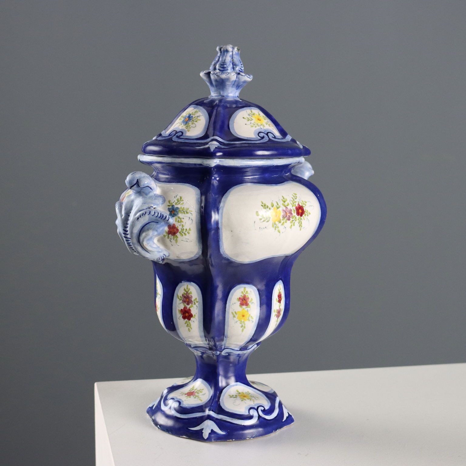 photo furniture Antique Pharmacy Jug Ceramic F.Lli Minardi XIX Century