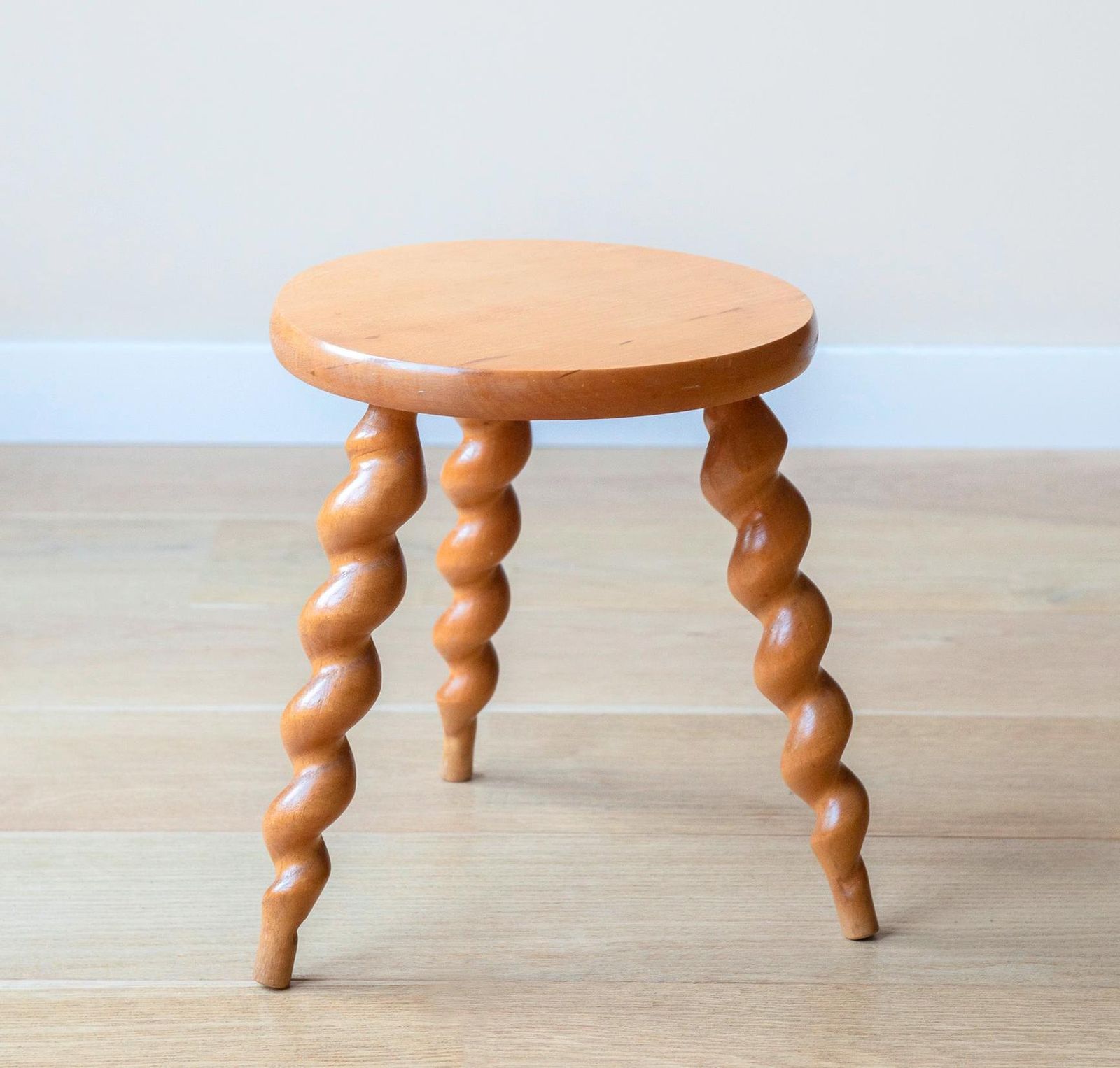 Franse Vintage Melkkruk Met Gedraaide Poten – Rustieke Houten Plantenstandaard – Siertafel