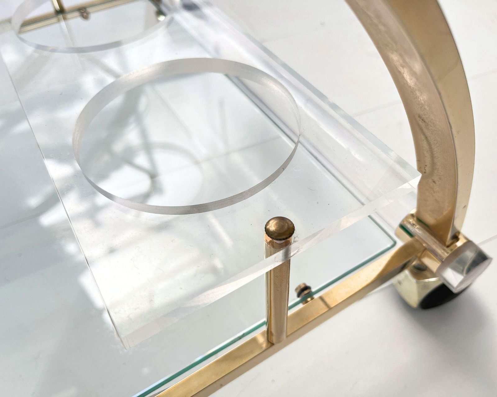 Lucite Barkar Goud | Plexiglas & Glas Trolley | 1970 photo vinterior