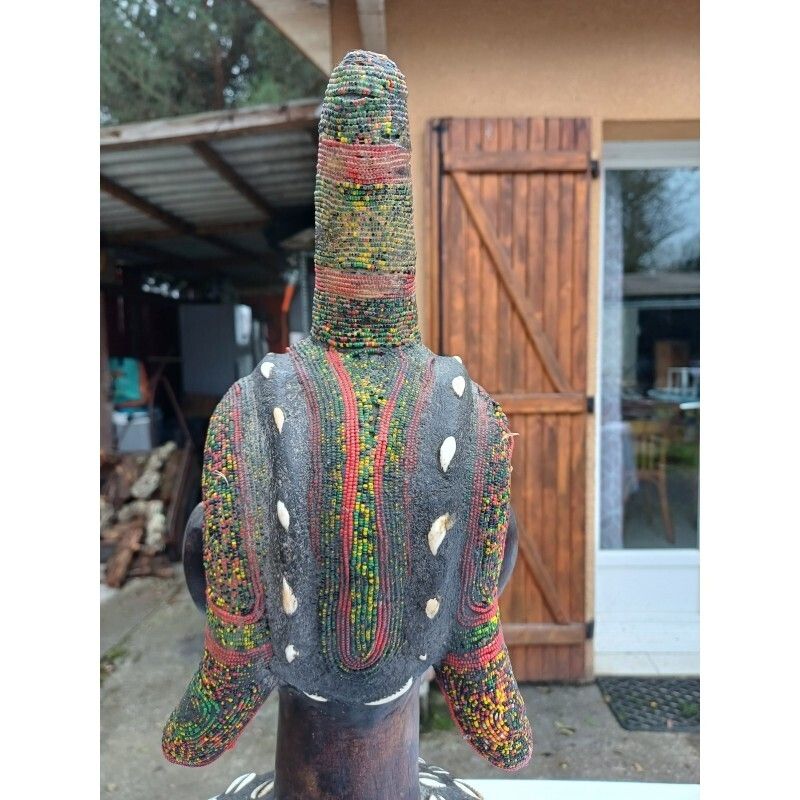 photo furniture Statue Africaine Femme Bois , Laiton , Perles , Coquillages