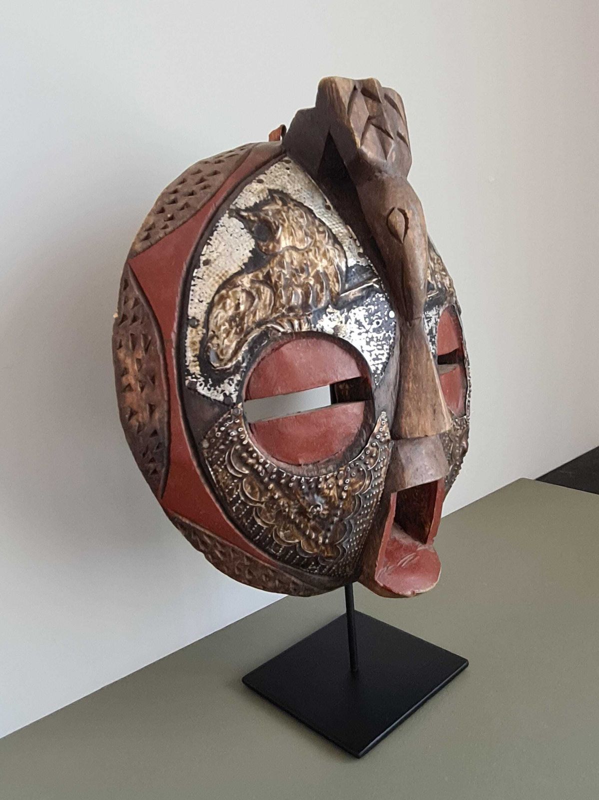 Vintage Luba Kifwebe African Mask In Carved Wood – Ethnic Tribal Art – Wall Decor & Handicraft Object – Antique Mask photo vinterior