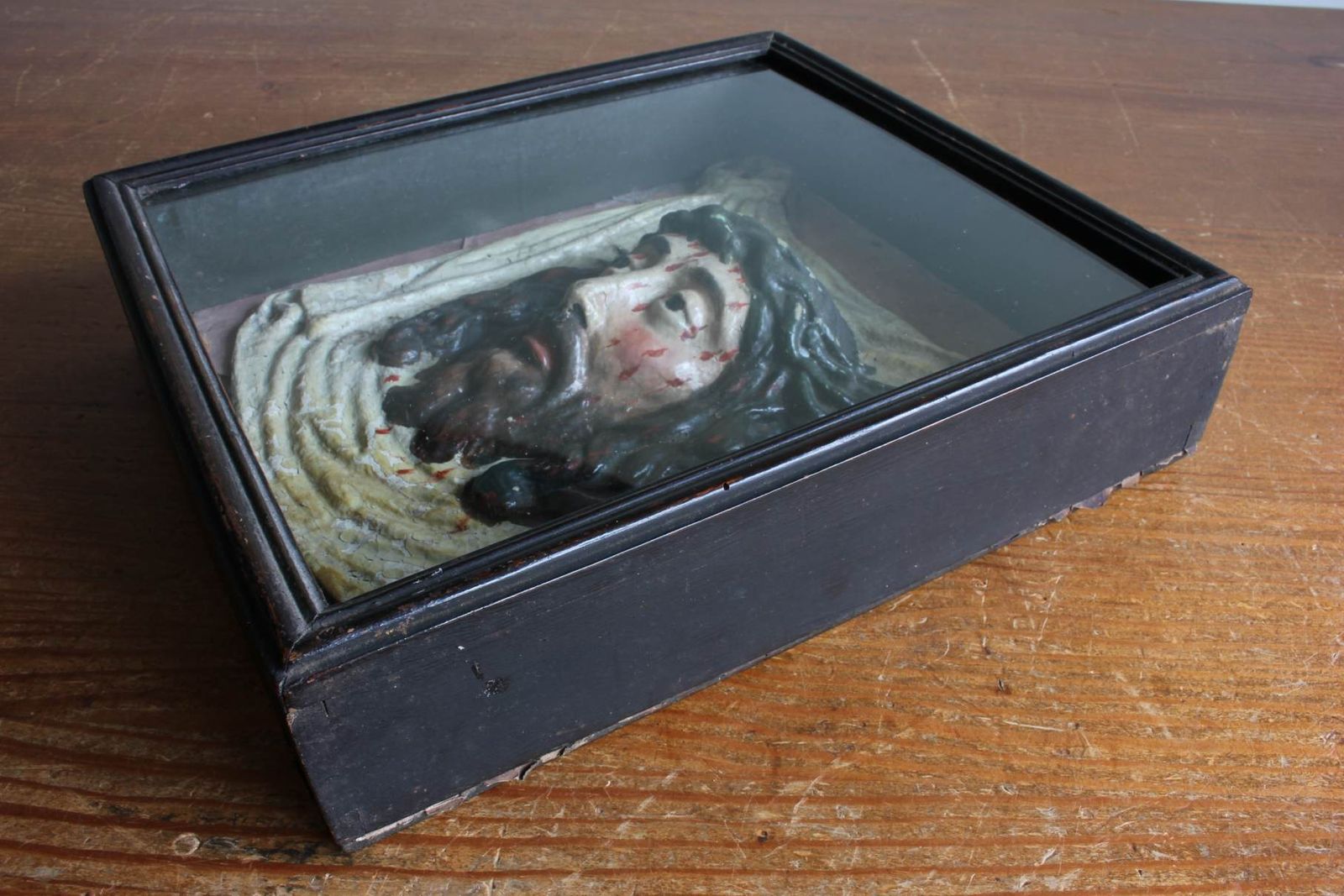 925.0 Antique Jesus Christ Veil Of Veronica. Papier Mache Display Case. 1800s. photo