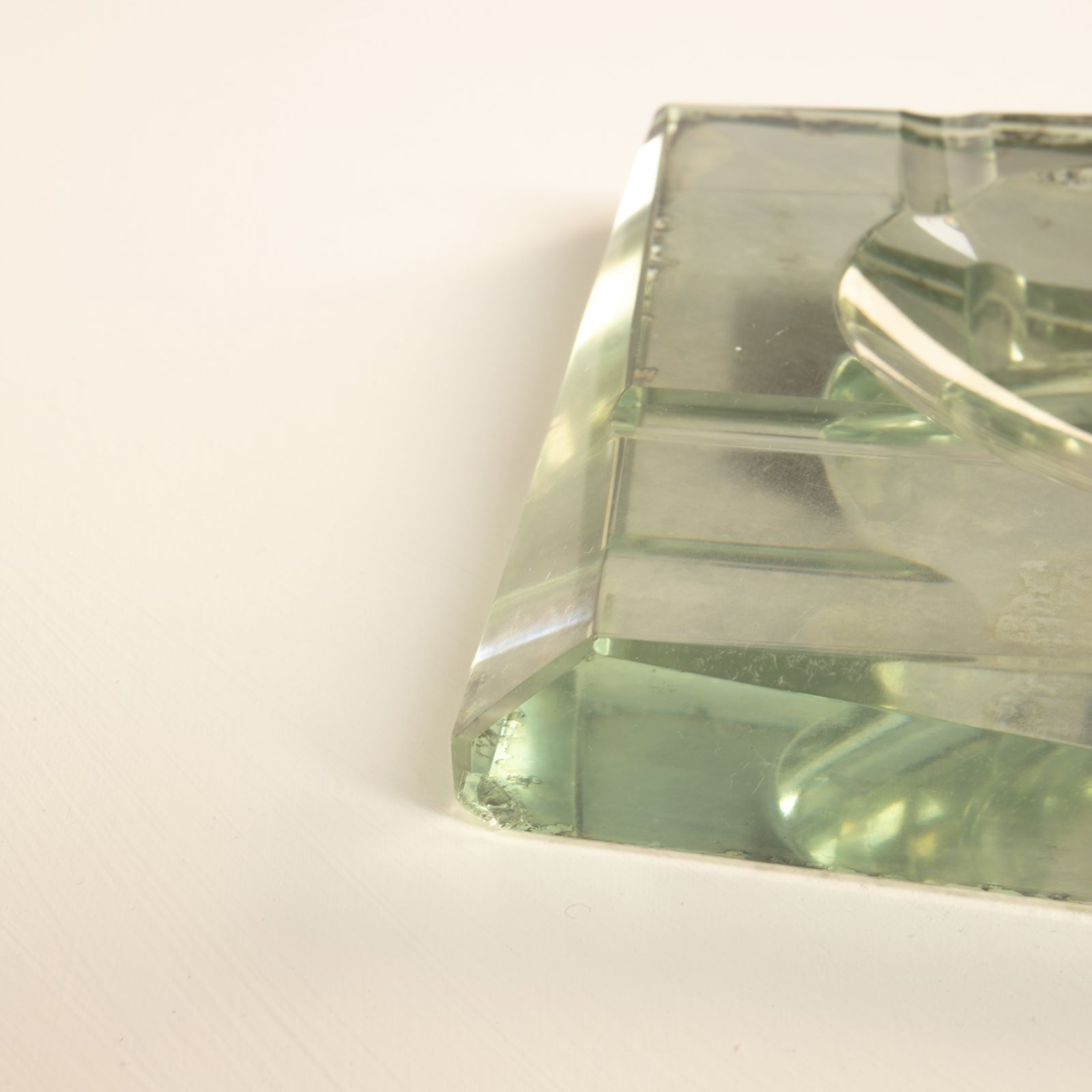 photo furniture Crystal Ashtray Designed By Pietro Chiesa For Fontana Arte 1940