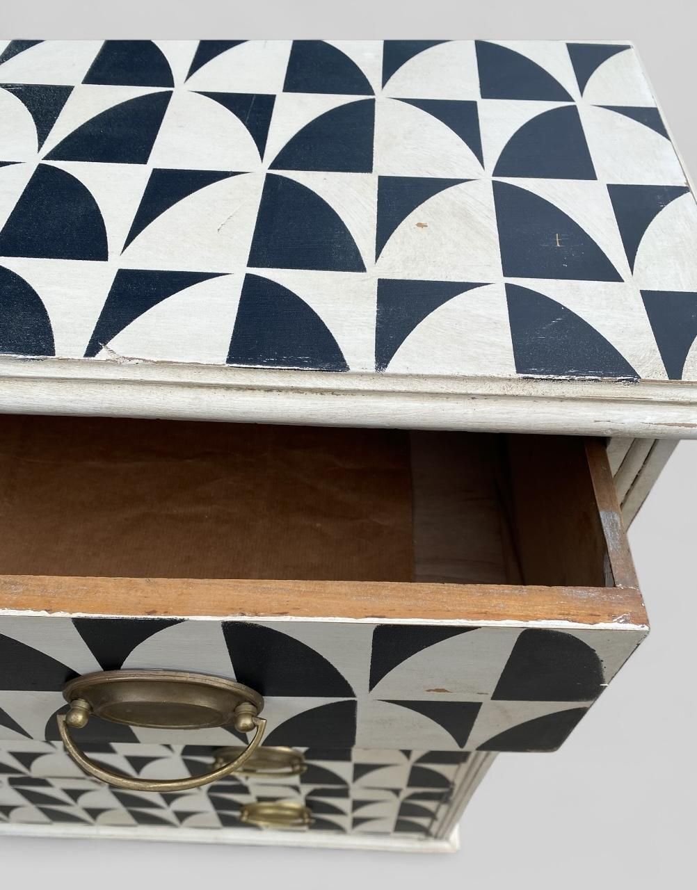 photo vinterior Antique Painted Geometric Chest Of Drawers