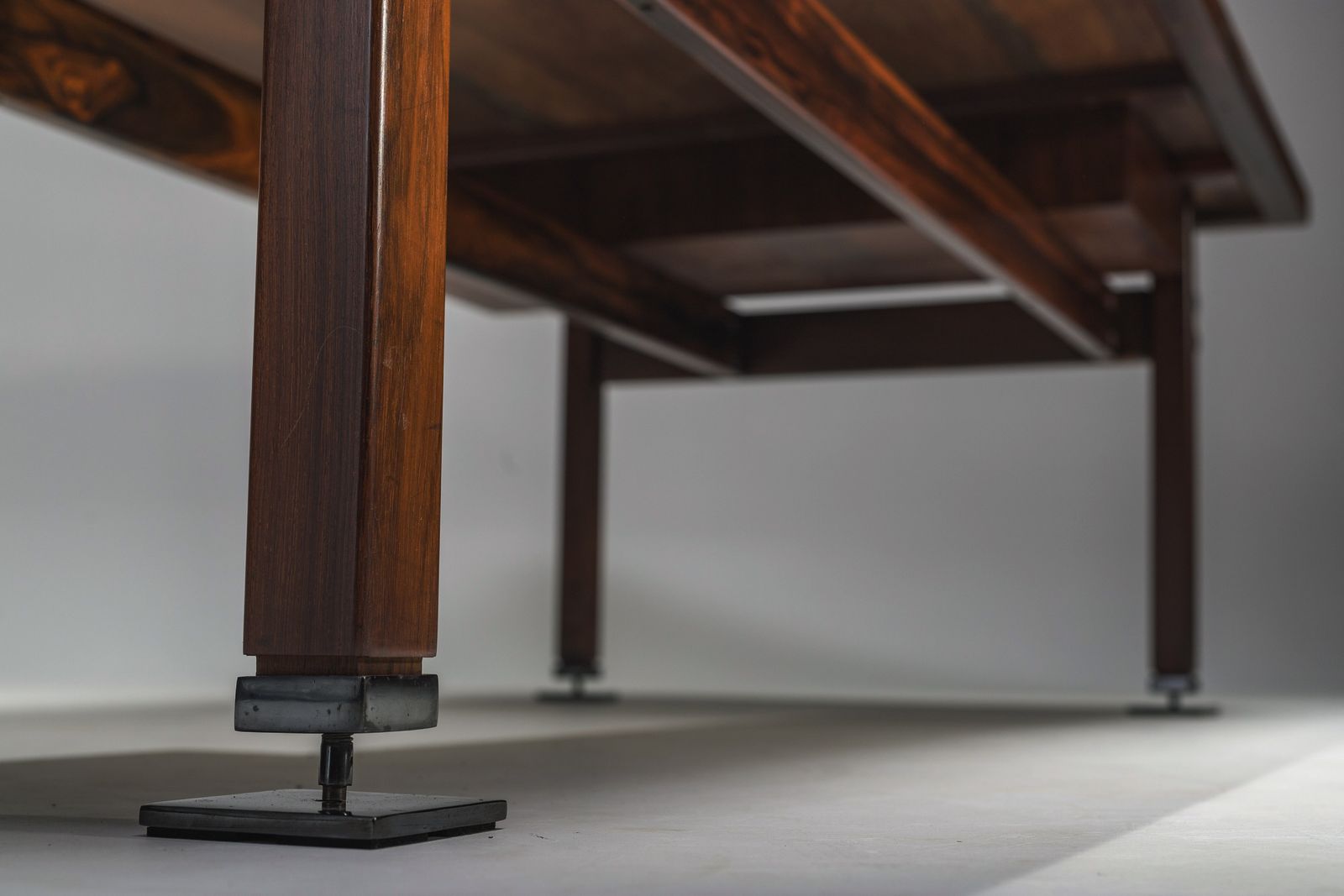Itamaraty Desk By Sergio Rodrigues For Oca, 1960s photo vinterior