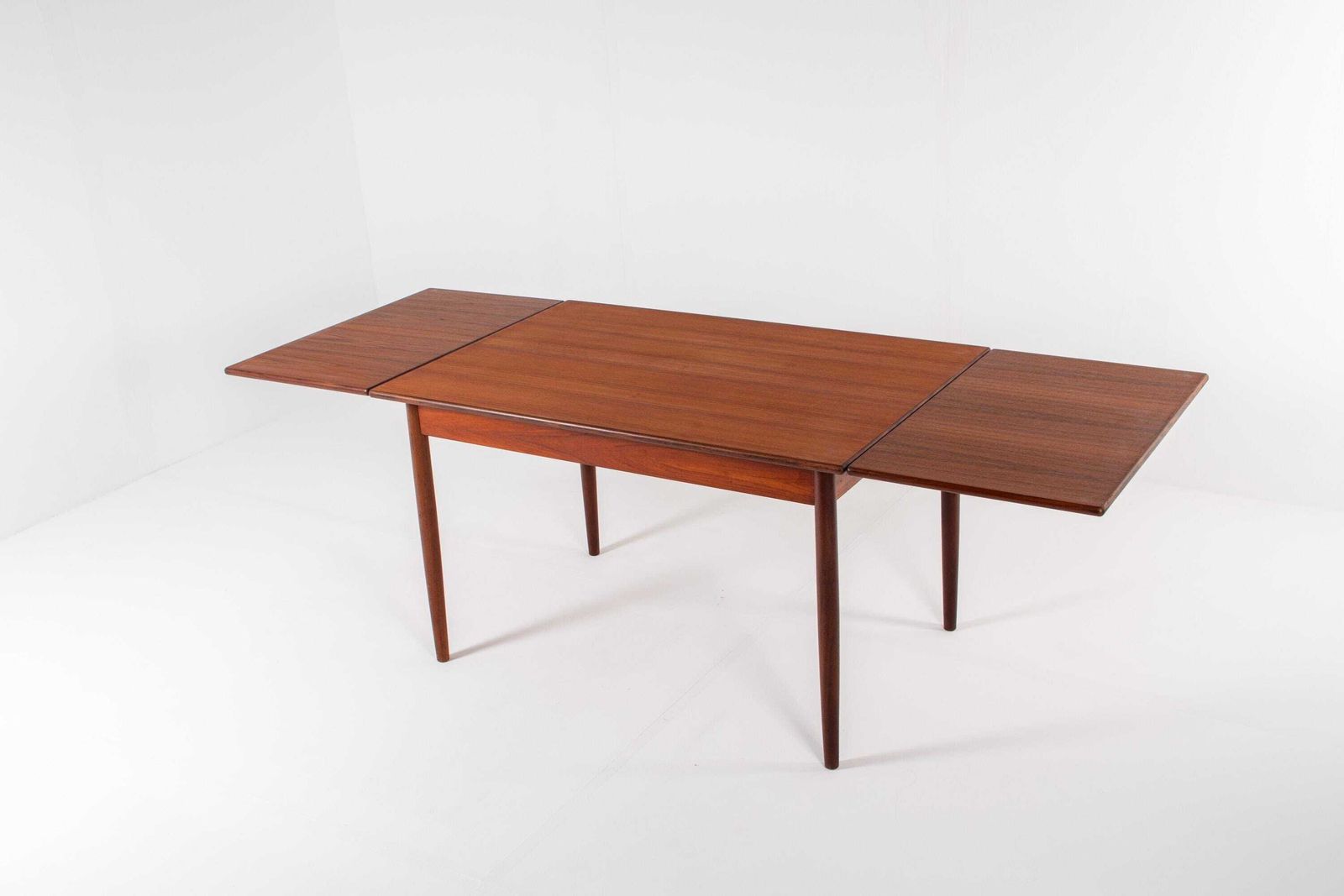 photo furniture Mid Century Teak Extendable Dining Table – Scandinavian Design, 1960s