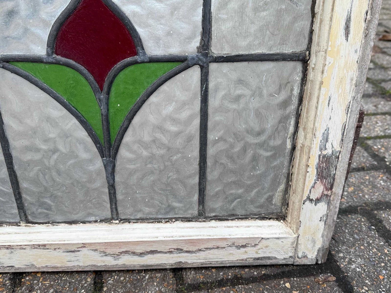 Original 1930s Art Deco Stained Glass Tulip Green And Red Design Window Panel photo vinterior