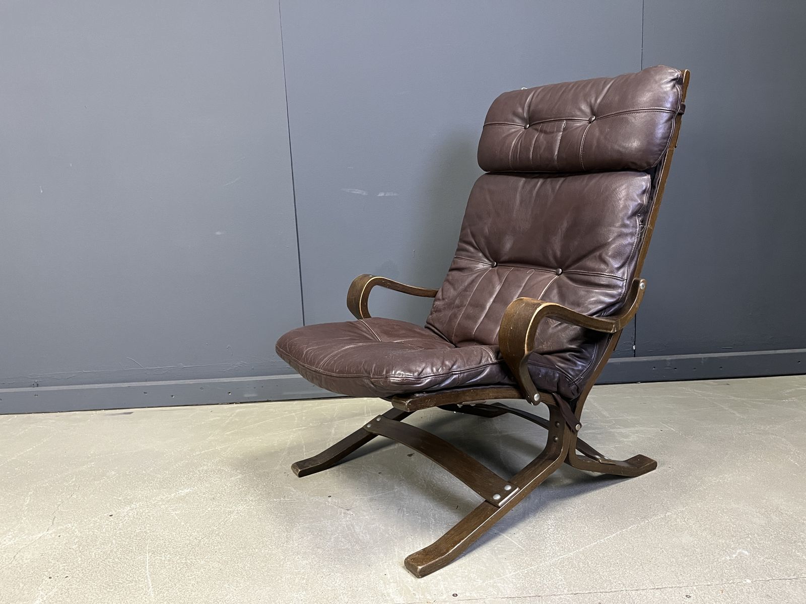 photo furniture Vintage Scandinavian Leather And Bentwood Armchair, 1970s