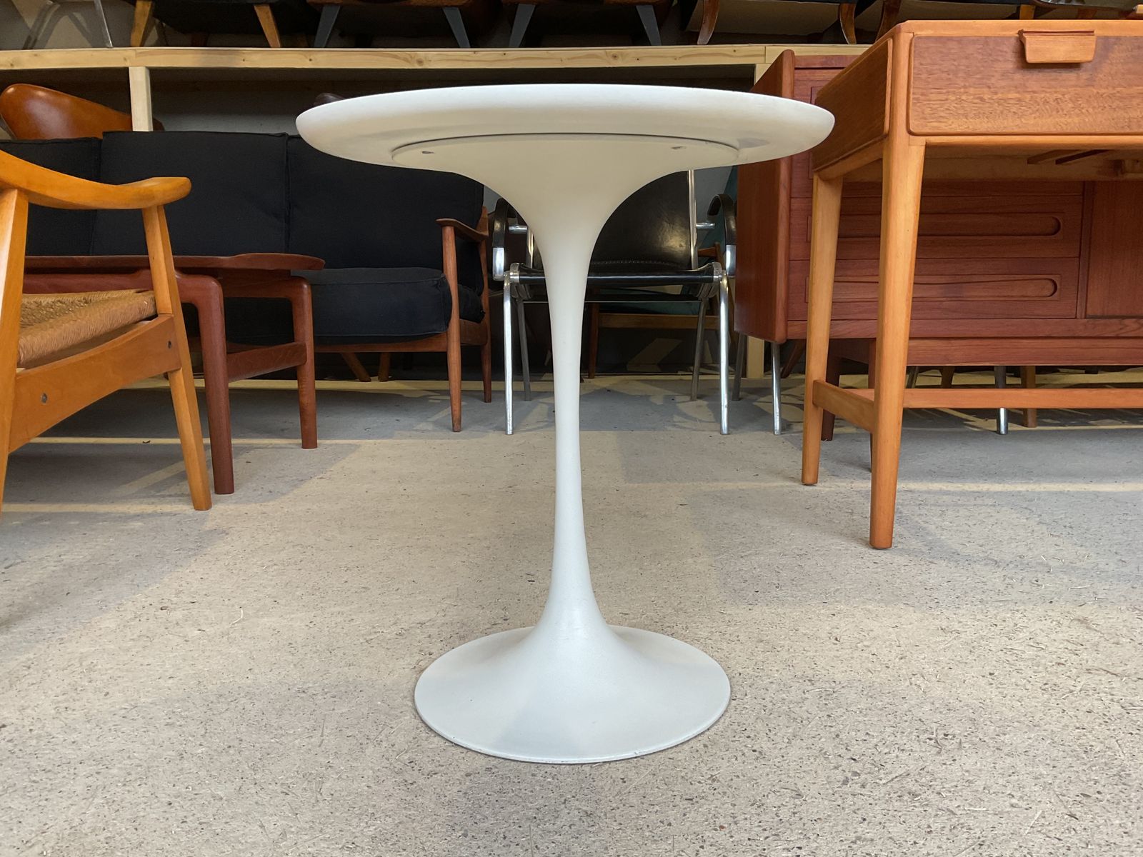 photo furniture Space Age Tulip Side Table   Coffe Table By Maurice Burke For Arkana 1960s