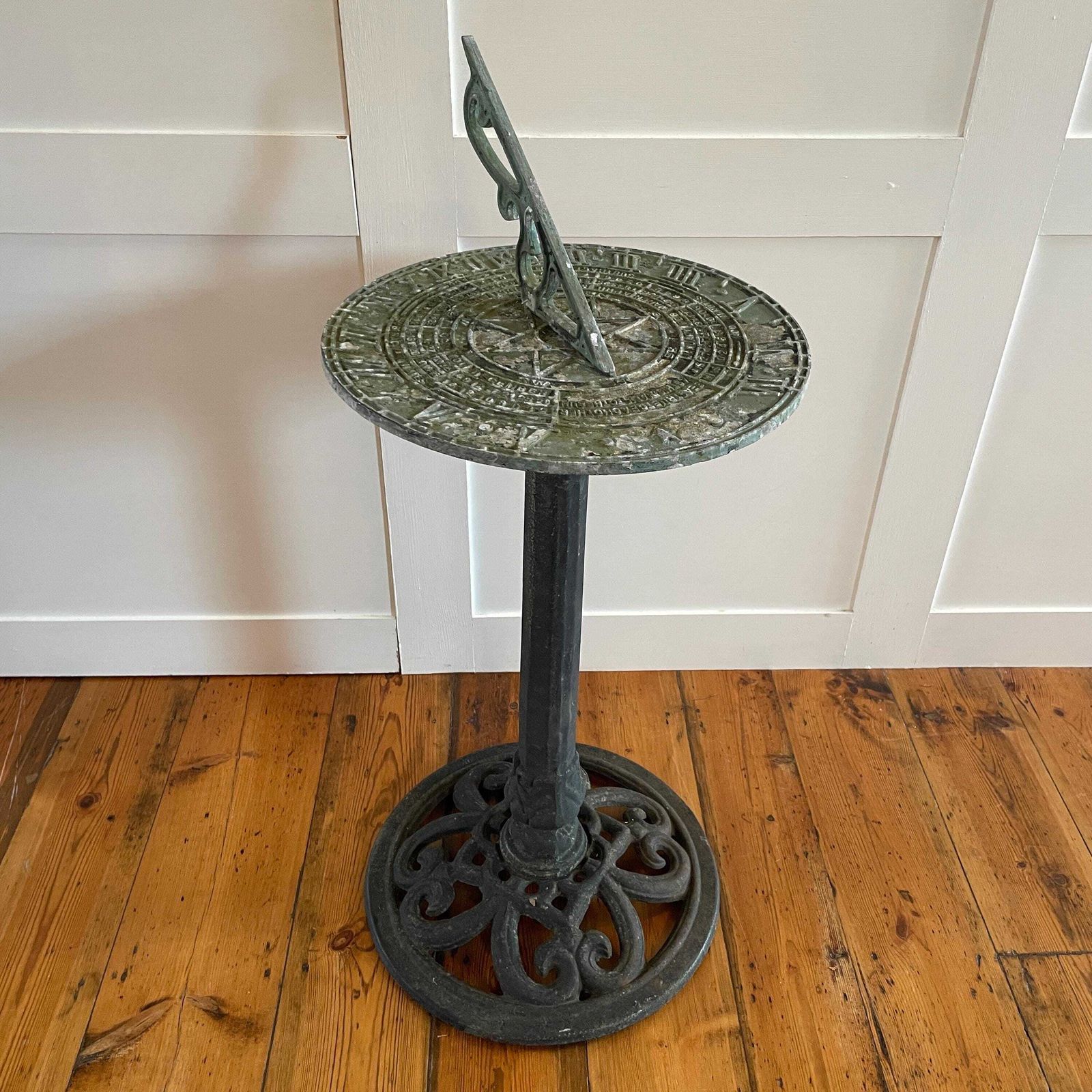 Garden Sundial Vintage Weathered Pedestal Outdoor Ornament Rustic Garden Decor Traditional English Patio Feature photo Garden Furniture