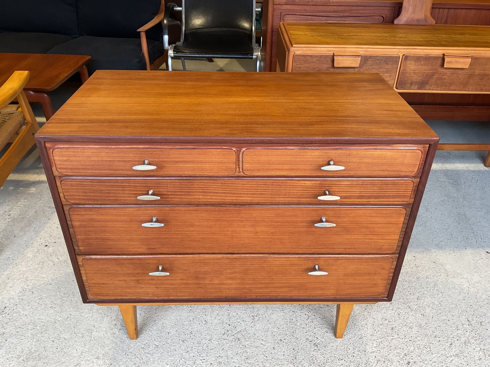 photo vinterior Mid Century Teak Chest Of Drawers