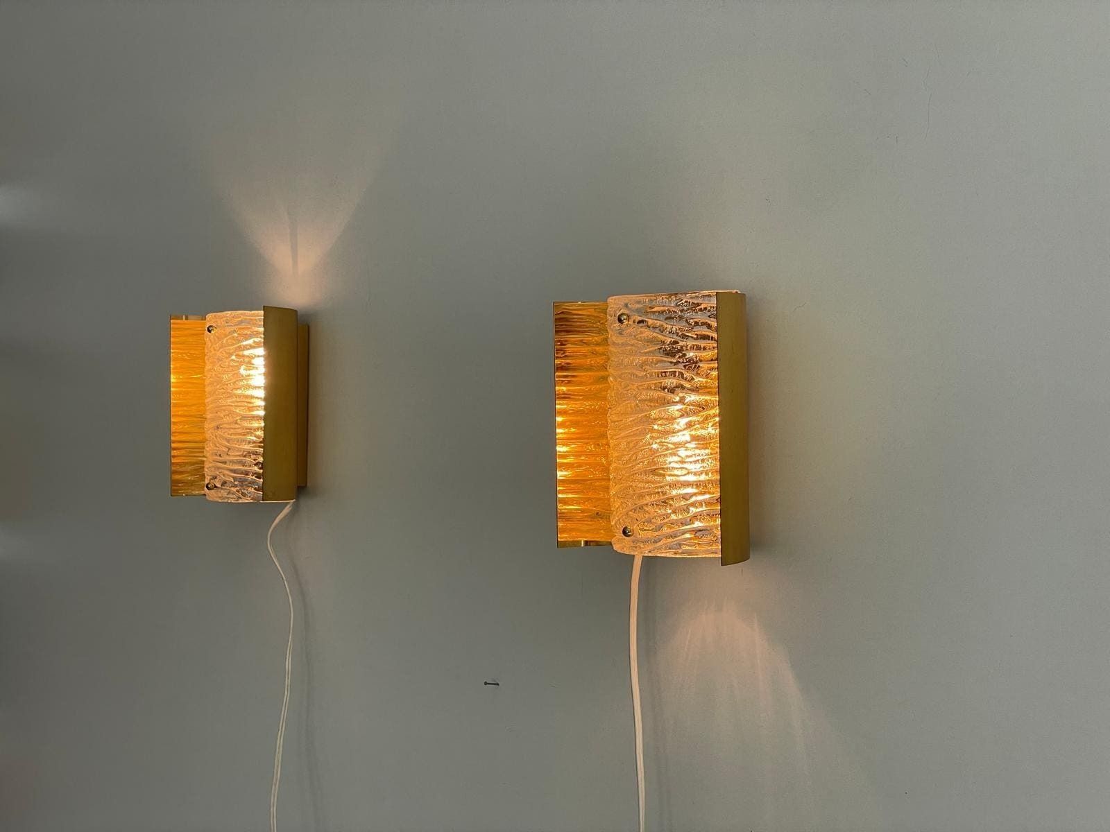 Crystal Glass And Brass Curve Backplate Pair Of Sconces, 1960s, Germany photo Lighting