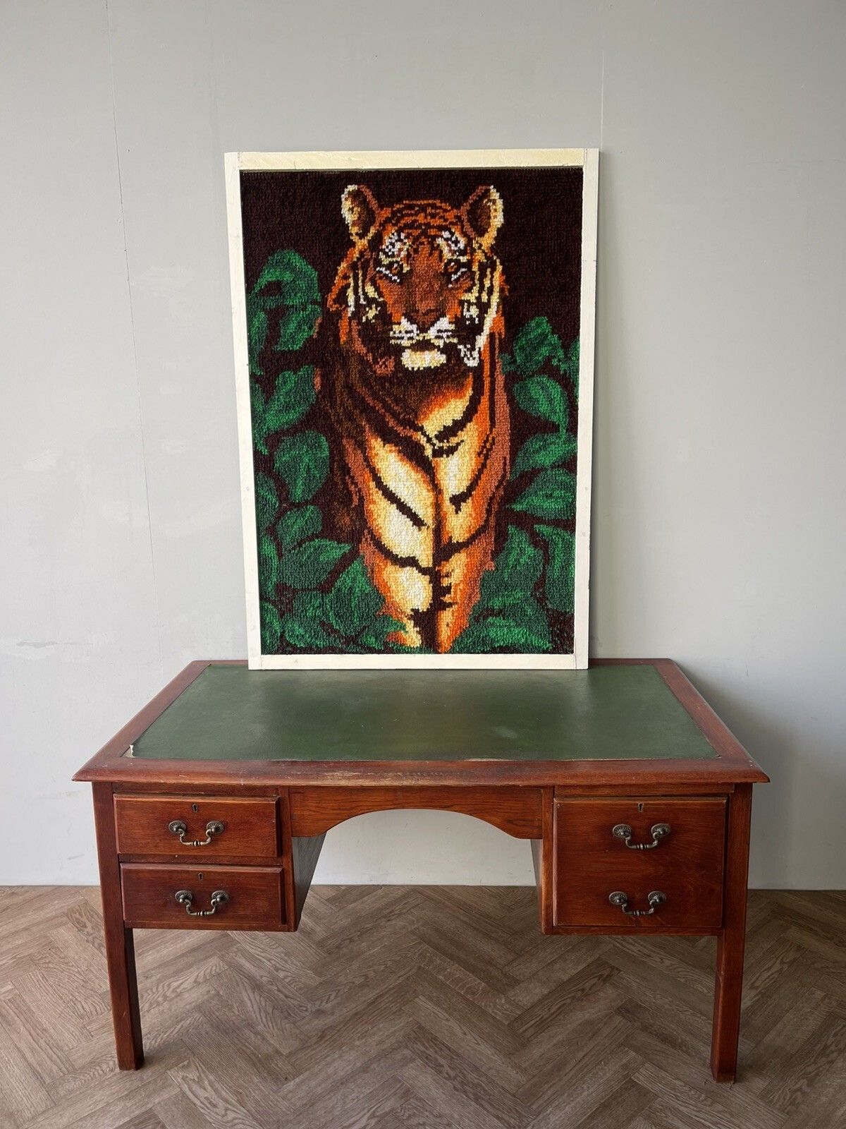 Huge Vintage Stunning Framed Tiger Latch Hook Rug Tapestry Embroidery Art Work photo furniture