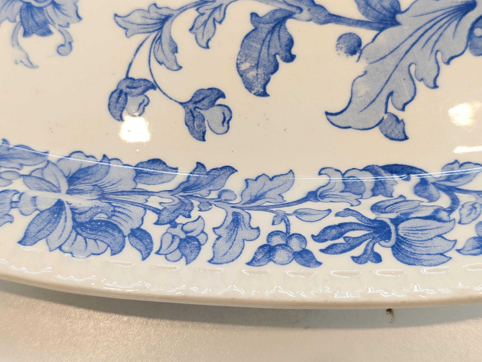 photo furniture Rare Antique Copeland And Sons Stoke On Trent White W Blue Medallion & Flowers Plate Circa 1860 1895 Model Rd No 26070 In Amazing Condition.