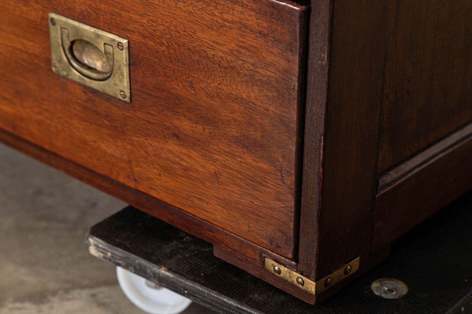 photo vinterior English 19thc Mahogany Campaign Chest