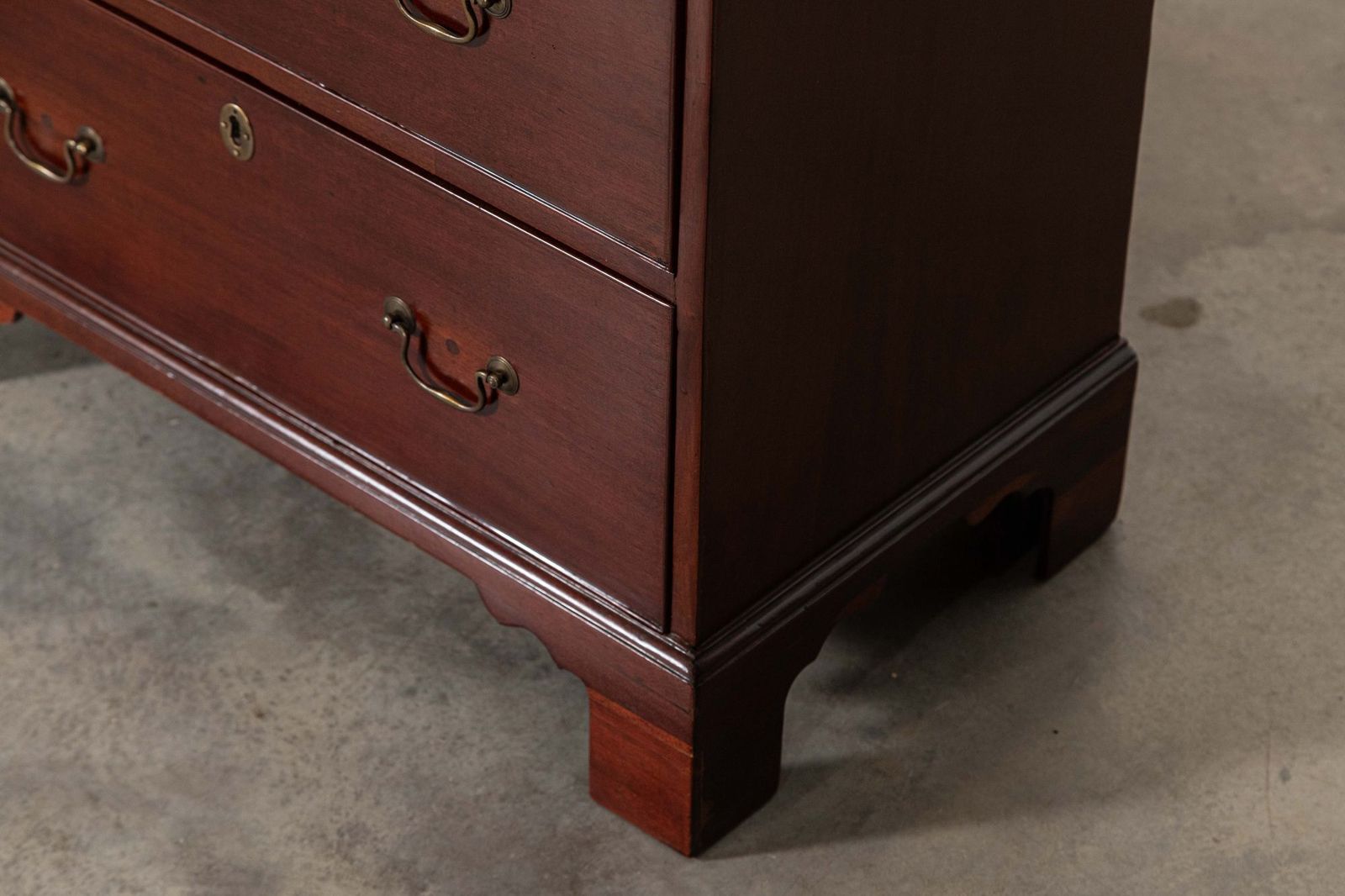 2128.0 George II Mahogany Chest Drawers photo