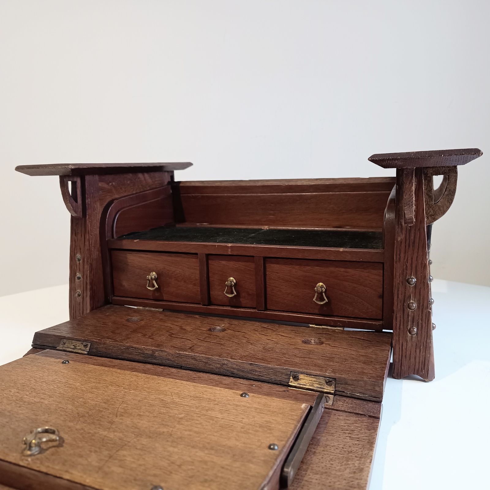 Art Nouveau Arts And Crafts Quarter Sawn Oak Small Freestanding Tabletop Cabinet, Glasgow Style, 1900 photo 350.0