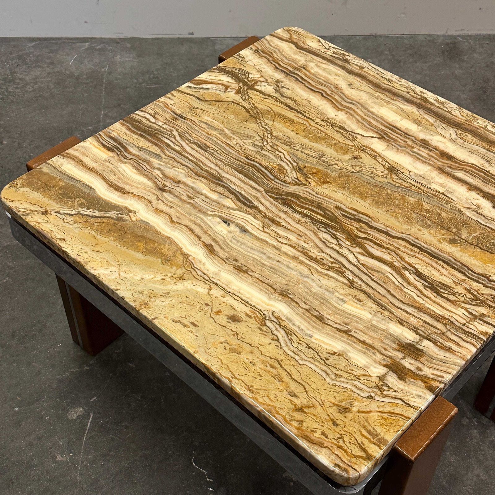 Italiaanse Salontafel Uit De Jaren 1970 In Breccia Sarda Marmer Met Stalen Poten – Karamelkleurige Tinten photo furniture