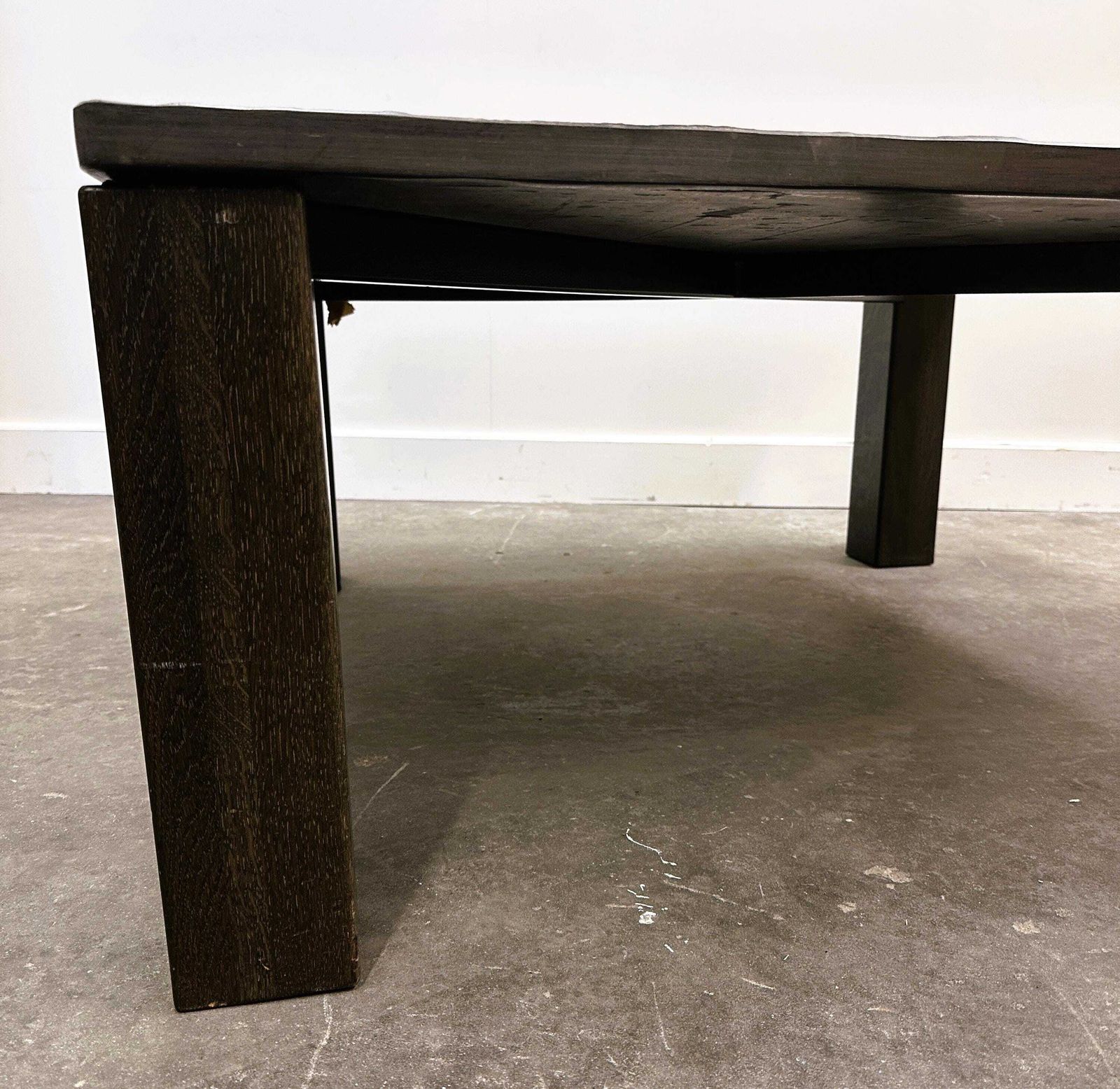 photo furniture Franse Salontafel Uit De Jaren 1970 — Leisteen & Massief Eiken, Textuur En Sculpturaal Karakter