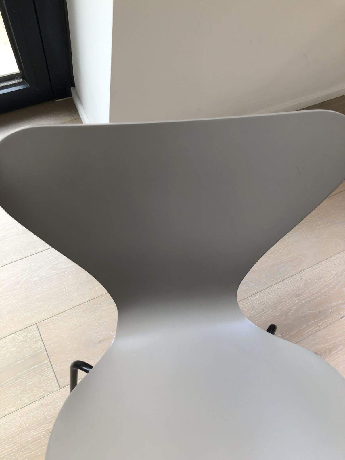 Fritz Hansen Series 7 Dining Chair – Deep Clay – Arne Jacobsen Design photo vintage