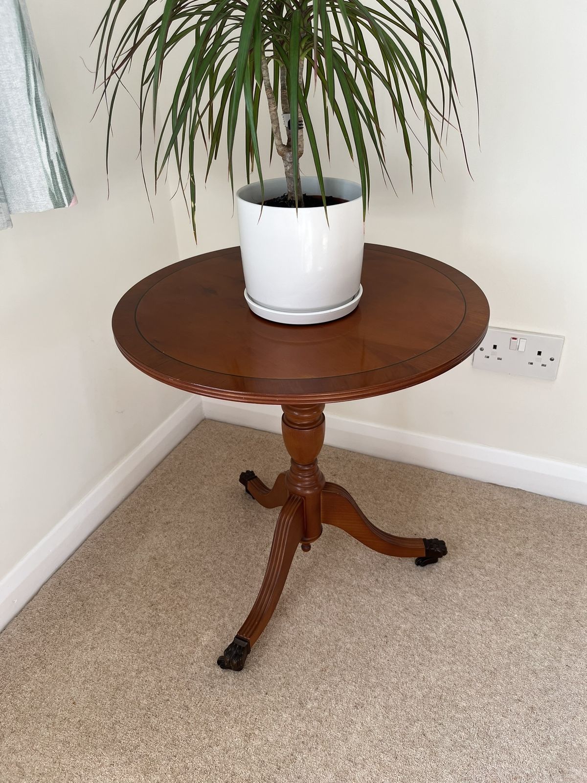 Pair Of Solid Yew Lexterten Occasional Tables – Matching 51 Cm Diameter Pieces photo vinterior