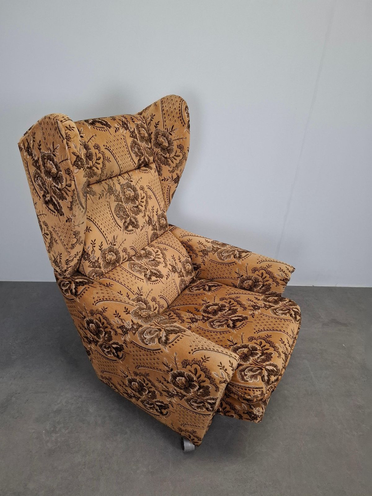 515.0 Mid Century Czechoslovak Plush Wingback Recliner Chair, 1970s photo