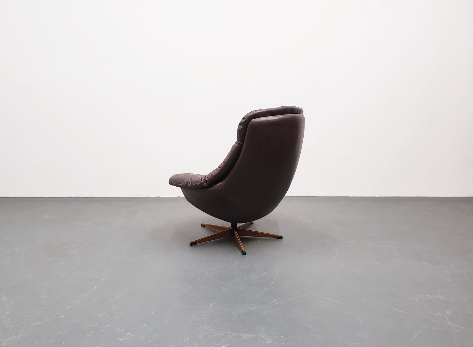 Henry Walter Klein For Bramin ‘Silhouette’ Swivel Armchair, Denmark 1970 photo Furniture