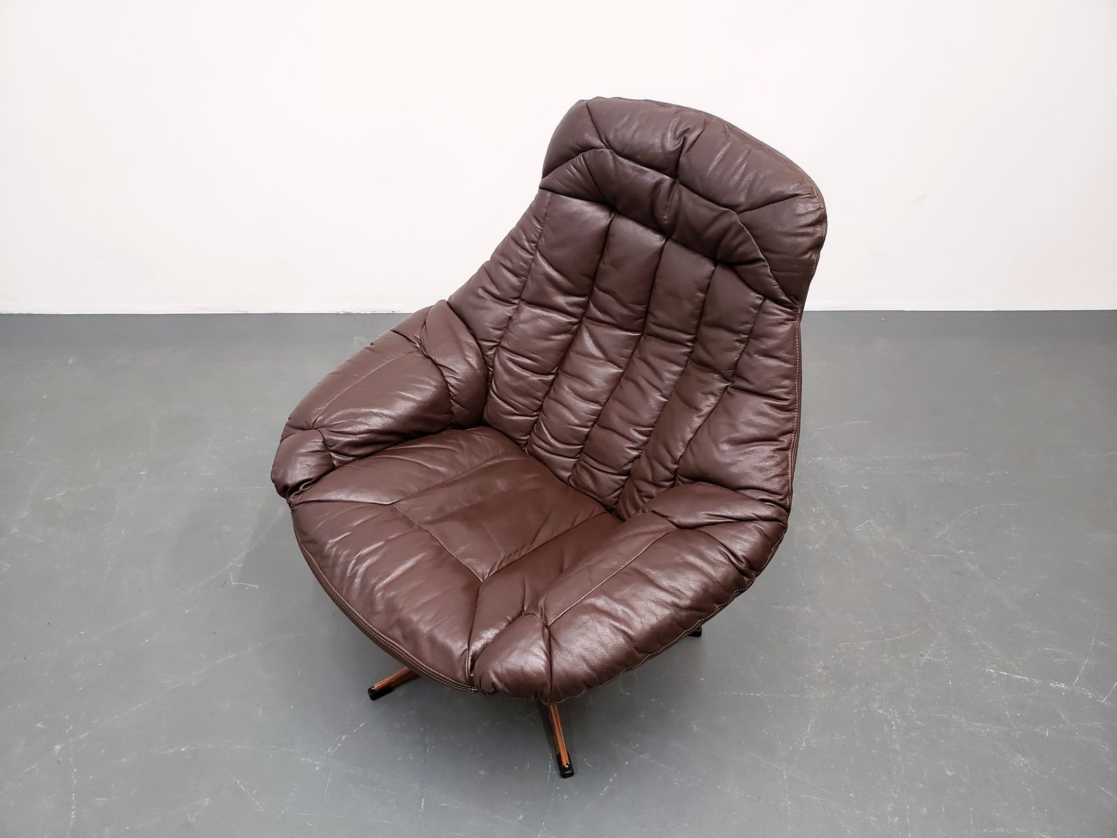 Henry Walter Klein For Bramin ‘Silhouette’ Swivel Armchair, Denmark 1970 photo vinterior