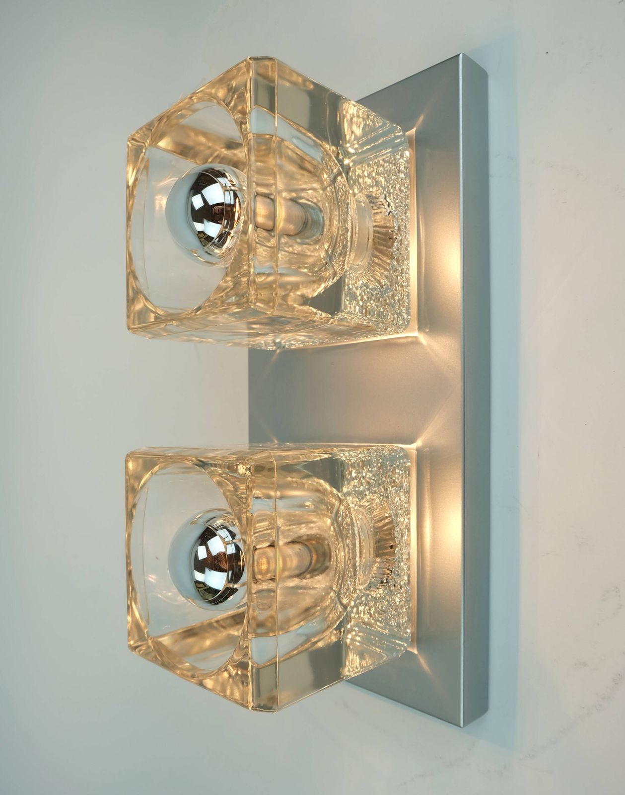 photo vinterior Peill & Putzler N° 1 Of 2 Wall Light, 60s/70s Style, With 2 Glass Cubes.